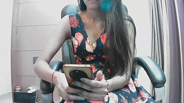 collage hoty online show from October 11, 2025, 4:41 pm