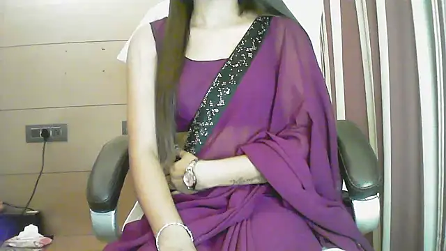 collage hoty online show from January 14, 2026, 3:32 am