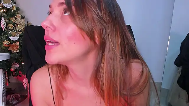 camilawm19 online show from December 23, 2024, 8:44 am