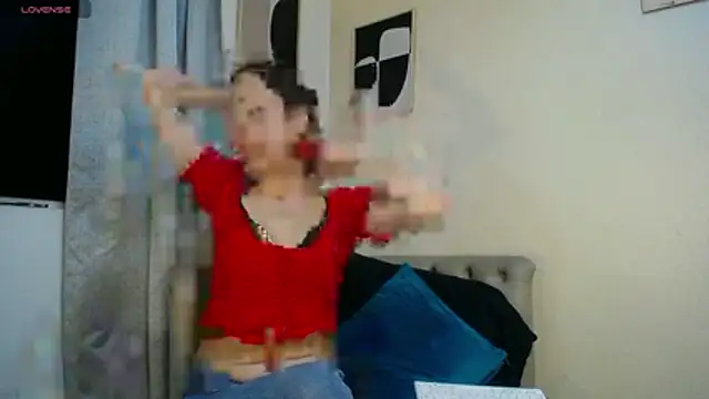 camilawm19 online show from February 4, 2026, 1:33 am