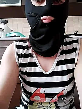 ladyrrr online show from April 5, 2026, 1:18 pm