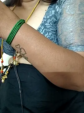 Snapshot of gaurika18 chatting on December 20, 2025, 6:05 am gaurika18 online show from December 20, 2025, 6:05 am