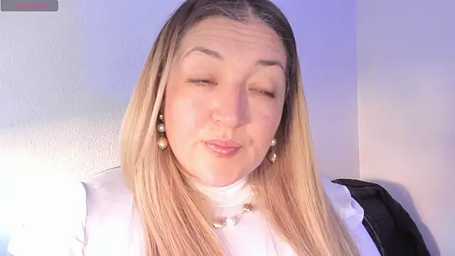 Naty Mature  online show from May 20, 2026, 5:32 pm