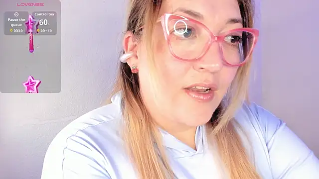 Naty Mature  online show from April 12, 2026, 5:27 pm