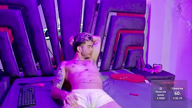 Snapshot of AliceandMax chatting on March 21, 2025, 6:29 pm AliceandMax online show from March 21, 2025, 6:29 pm