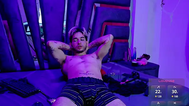 Snapshot of AliceandMax chatting on March 20, 2025, 5:15 pm AliceandMax online show from March 20, 2025, 5:15 pm