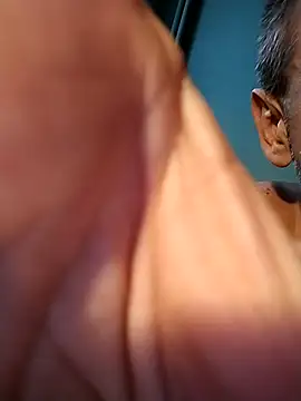 Snapshot of Andrzej-M chatting on November 25, 2025, 1:33 pm Andrzej-M online show from November 25, 2025, 1:33 pm