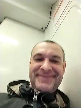 Snapshot of Andrzej-M chatting on November 10, 2025, 6:13 pm Andrzej-M online show from November 10, 2025, 6:13 pm