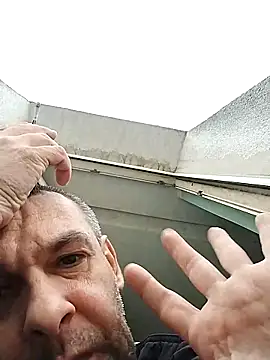 Snapshot of Andrzej-M chatting on November 12, 2025, 11:58 am Andrzej-M online show from November 12, 2025, 11:58 am