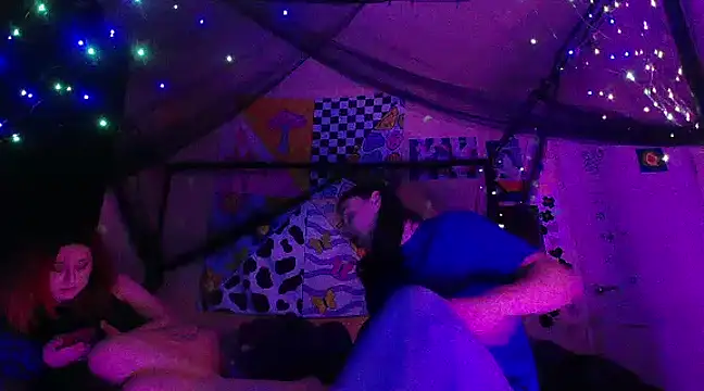 Snapshot of NovaLove2002 chatting on February 17, 2025, 3:58 am NovaLove2002 online show from February 17, 2025, 3:58 am