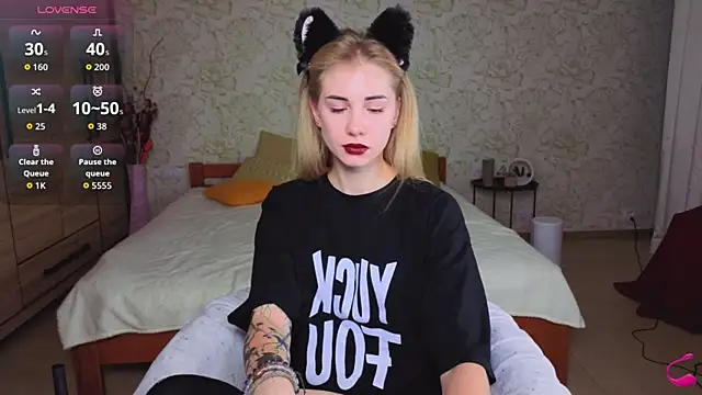 Snapshot of LunaBelli chatting on November 4, 2025, 8:34 pm LunaBelli online show from November 4, 2025, 8:34 pm