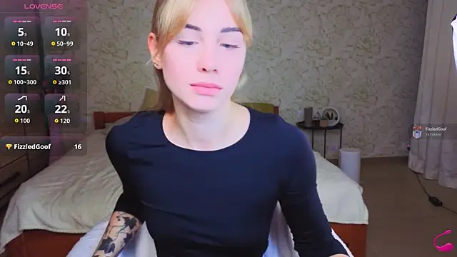 Snapshot of LunaBelli chatting on November 7, 2025, 8:35 pm LunaBelli online show from November 7, 2025, 8:35 pm