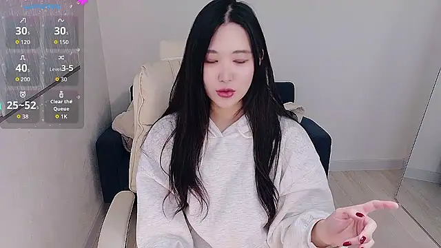 Snapshot of who_Lilly chatting on November 5, 2025, 2:20 pm who Lilly online show from November 5, 2025, 2:20 pm