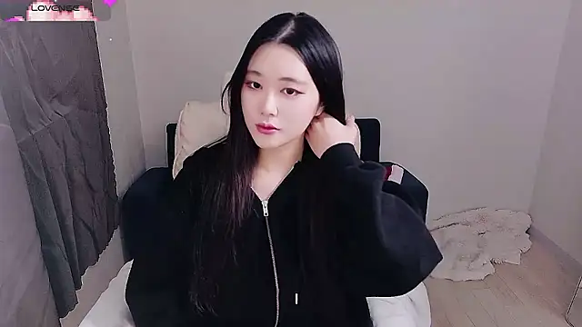 Snapshot of who_Lilly chatting on December 16, 2025, 12:09 pm who Lilly online show from December 16, 2025, 12:09 pm