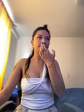 Snapshot of baby_lizy chatting on February 17, 2026, 6:27 pm baby lizy online show from February 17, 2026, 6:27 pm