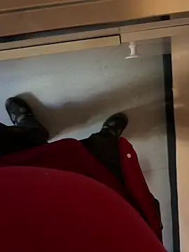 Snapshot of lescoquin2215 chatting on February 25, 2026, 8:47 am lescoquin2215 online show from February 25, 2026, 8:47 am