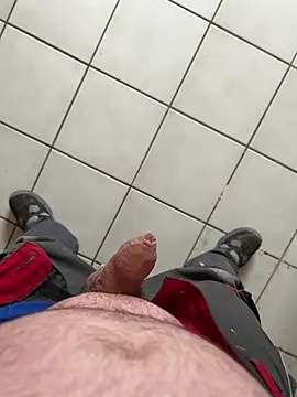 Snapshot of lescoquin2215 chatting on February 20, 2026, 9:44 am lescoquin2215 online show from February 20, 2026, 9:44 am