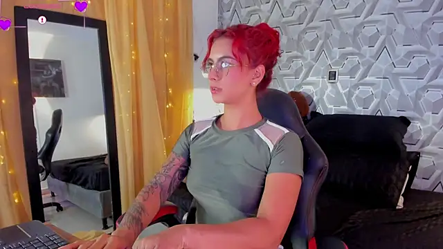 Snapshot of Sophiee_Hill chatting on October 29, 2025, 10:31 pm Sophiee Hill online show from October 29, 2025, 10:31 pm