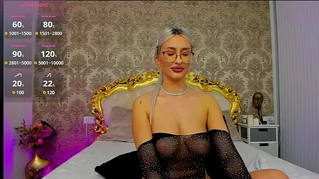 Snapshot of JulieBigAssx chatting on December 14, 2024, 3:50 am JulieBigAssx online show from December 14, 2024, 3:50 am