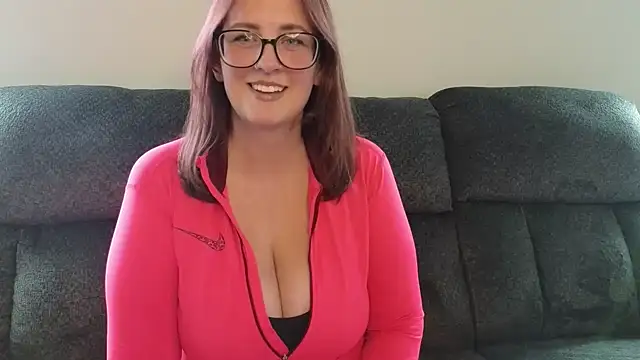 TheBustyHouseWife online show from October 13, 2025, 3:46 pm