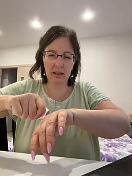 Snapshot of B_Bonya_m chatting on November 6, 2025, 4:27 am B Bonya m online show from November 6, 2025, 4:27 am