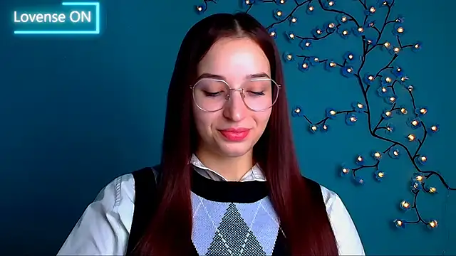 Snapshot of Jessie_Kisss chatting on October 18, 2025, 5:20 am Jessie Kisss online show from October 18, 2025, 5:20 am