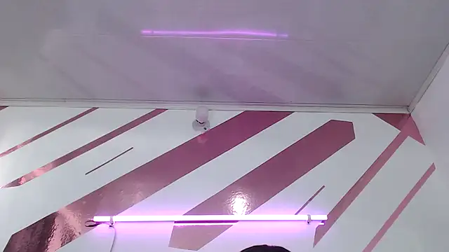 Kitten Hot  online show from February 5, 2026, 9:10 pm