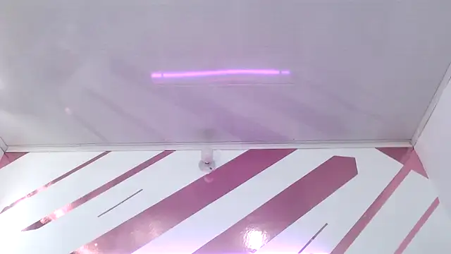 Kitten Hot  online show from February 15, 2026, 4:17 pm