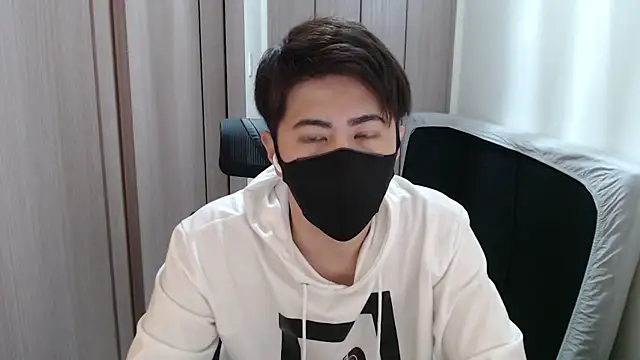 Snapshot of ryota_kkk chatting on January 8, 2025, 10:48 am ryota kkk online show from January 8, 2025, 10:48 am