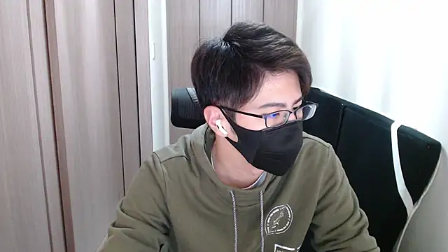 Snapshot of ryota_kkk chatting on December 19, 2024, 12:12 pm ryota kkk online show from December 19, 2024, 12:12 pm