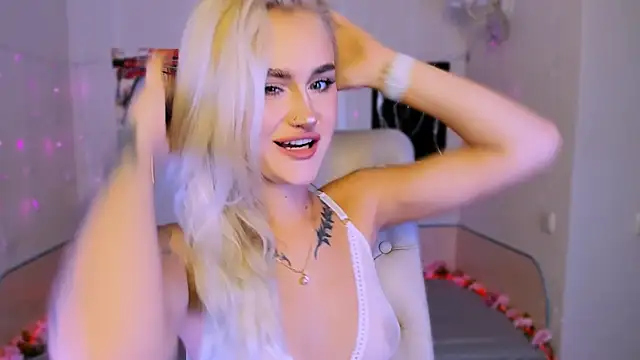 Snapshot of _Ravenaa chatting on November 8, 2025, 2:42 pm Ravenaa online show from November 8, 2025, 2:42 pm