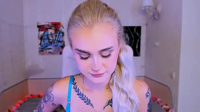 Snapshot of _Ravenaa chatting on November 9, 2025, 8:07 am Ravenaa online show from November 9, 2025, 8:07 am