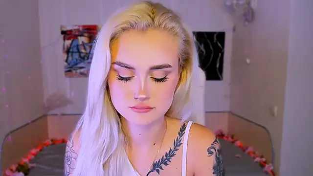 Snapshot of _Ravenaa chatting on November 11, 2025, 11:27 am Ravenaa online show from November 11, 2025, 11:27 am