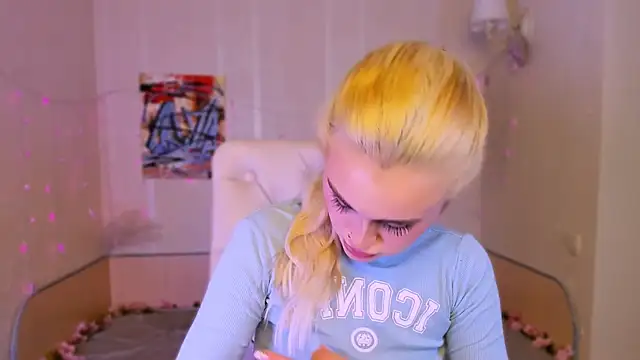 Snapshot of _Ravenaa chatting on November 3, 2025, 1:47 pm Ravenaa online show from November 3, 2025, 1:47 pm