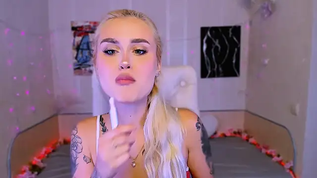 Snapshot of _Ravenaa chatting on November 1, 2025, 3:17 pm Ravenaa online show from November 1, 2025, 3:17 pm