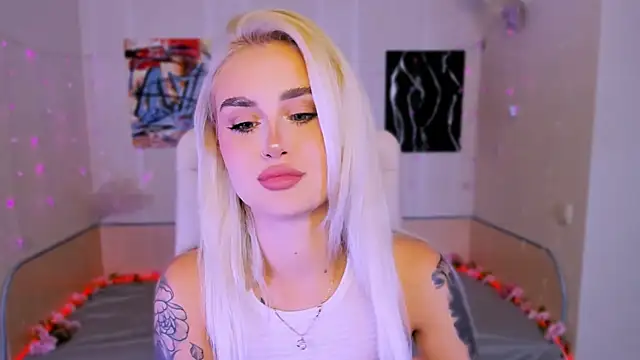 Snapshot of _Ravenaa chatting on November 10, 2025, 11:48 am Ravenaa online show from November 10, 2025, 11:48 am