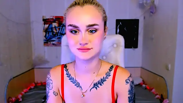 Snapshot of _Ravenaa chatting on December 3, 2025, 4:17 pm Ravenaa online show from December 3, 2025, 4:17 pm