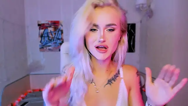 Snapshot of _Ravenaa chatting on November 7, 2025, 4:22 pm Ravenaa online show from November 7, 2025, 4:22 pm