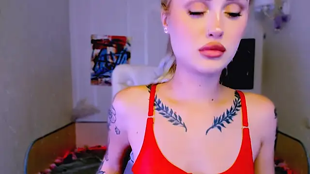 Snapshot of _Ravenaa chatting on December 15, 2025, 10:32 am Ravenaa online show from December 15, 2025, 10:32 am