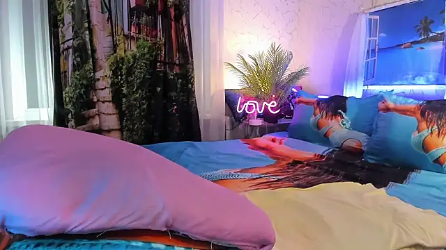 Evie Hill online show from April 15, 2026, 8:31 pm