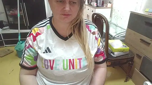 Meliss Official9 online show from April 15, 2026, 10:54 am