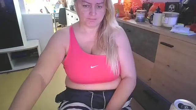 Snapshot of Meliss_Official9 chatting on November 1, 2025, 8:19 am Meliss Official9 online show from November 1, 2025, 8:19 am