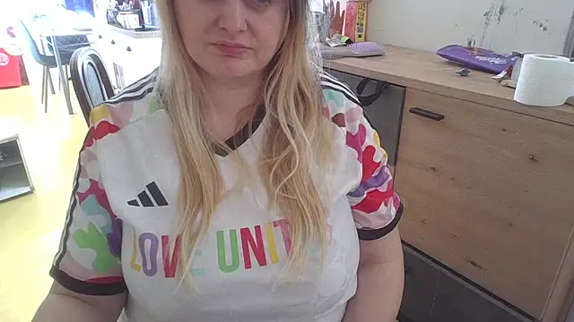 Meliss Official9 online show from April 17, 2026, 10:18 am