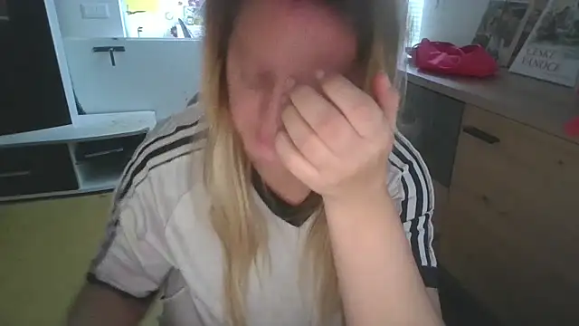 Snapshot of Meliss_Official9 chatting on November 25, 2025, 9:31 am Meliss Official9 online show from November 25, 2025, 9:31 am