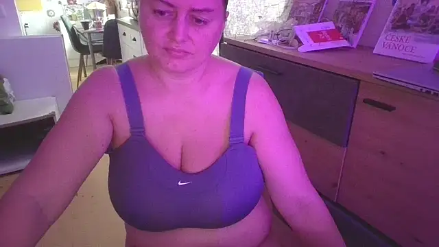 Snapshot of Meliss_Official9 chatting on November 17, 2025, 12:20 pm Meliss Official9 online show from November 17, 2025, 12:20 pm