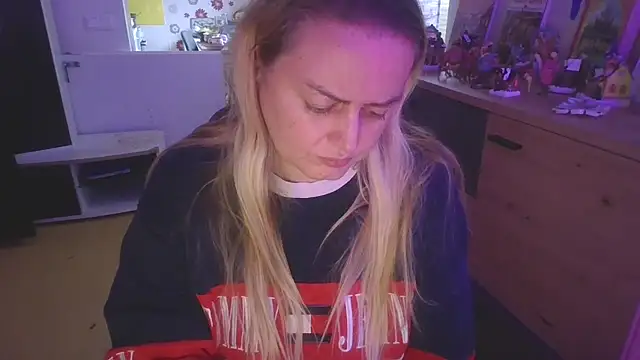 Snapshot of Meliss_Official9 chatting on December 5, 2025, 9:41 am Meliss Official9 online show from December 5, 2025, 9:41 am