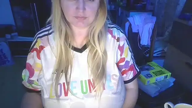 Meliss Official9 online show from April 3, 2026, 6:58 pm