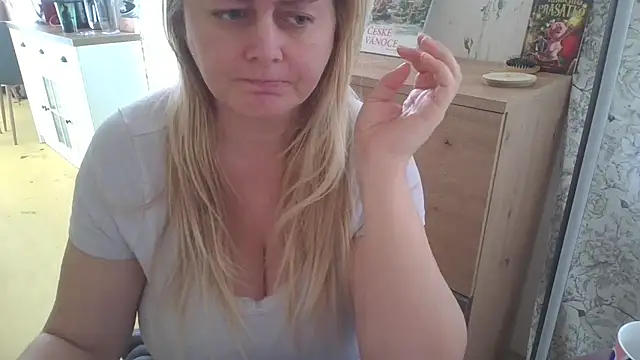 Snapshot of Meliss_Official9 chatting on November 20, 2025, 9:32 am Meliss Official9 online show from November 20, 2025, 9:32 am