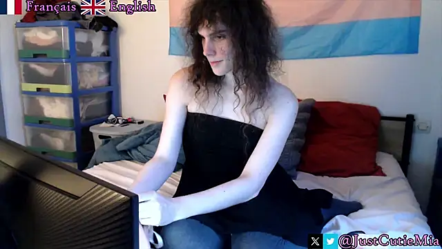 Snapshot of JustCutieMia chatting on October 10, 2025, 4:30 pm JustCutieMia online show from October 10, 2025, 4:30 pm