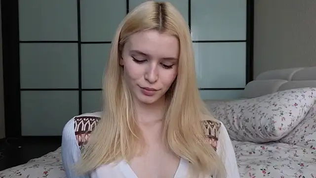 Snapshot of elsa_limerence chatting on October 4, 2025, 11:01 am elsa limerence online show from October 4, 2025, 11:01 am